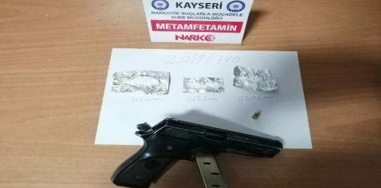 Polis uyuşturucu tacirlerine göz açtırmıyor