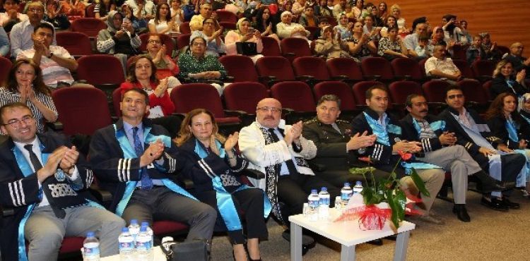 KAYÜ Meslek Yüksek Okulu Yeni Mezunlarını Verdi