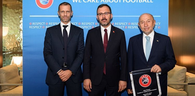 Bakan Kasapoğlu ve Özdemir'den UEFA Başkanı Caferin'e ziyaret