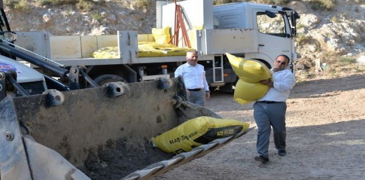 Tarım İl Müdürü Akkışla'da yara sardı
