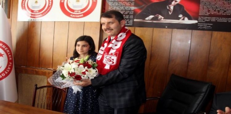 Vali Ayhan Kayseri Sivaslı Dernekler Platformu'nu ziyaret etti