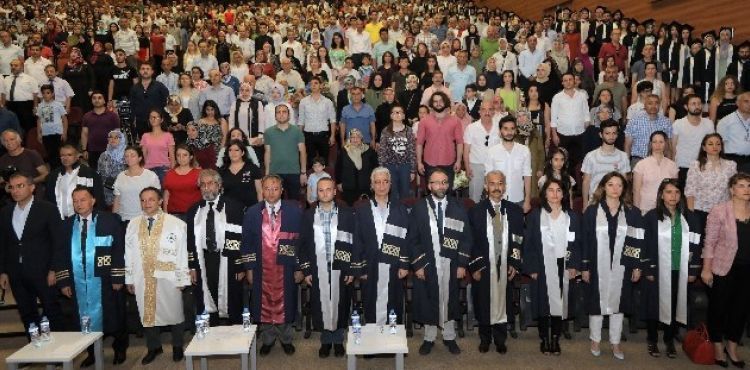 ERÜ Mimarlık Fakültesi 2018-2019 Eğitim-Öğretim Dönemi Mezunlarını Verdi