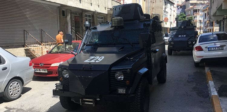 Taksiciye evinin önünde silahlı saldırı