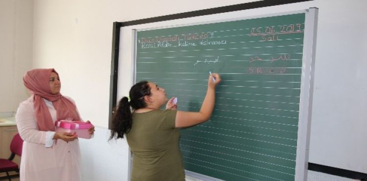 Gençler Osmanlıca Öğreniyor