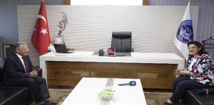 Sağlık Bakan Yardımcısı Emine Alp Meşe, Başkan Büyükkılıç'a hayırlı olsun ziyaretinde bulundu