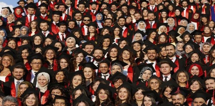Başkan Büyükkılıç, Erciyes Üniversitesi Tıp Fakültesi'nin mezuniyet törenine katıldı
