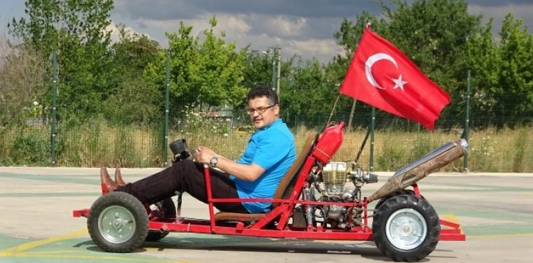 Çocukluk hayali olan aracı 20 yıl sonra yaptı