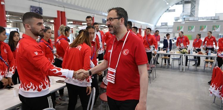Bakan Kasapoğlu Avrupa Oyunları'nda madalya alan sporcuları tebrik etti