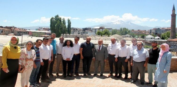 Vali Günaydın Kayseri Memur Sen'i ziyaret etti