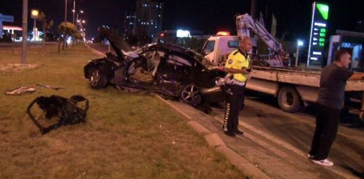Lüks otomobiller çarpıştı: 2 ölü, 3 yaralı