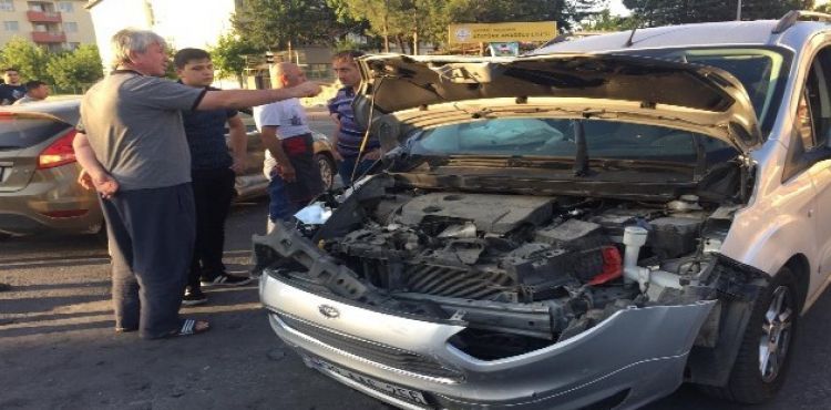 Kayseri'de trafik kazası: 3 yaralı