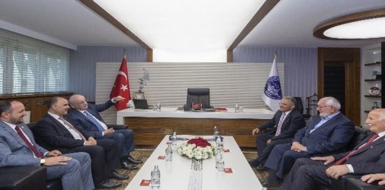 26. Dönem TBMM Başkanı İsmail Kahraman, Başkan Büyükkılıç'ı ziyaret etti