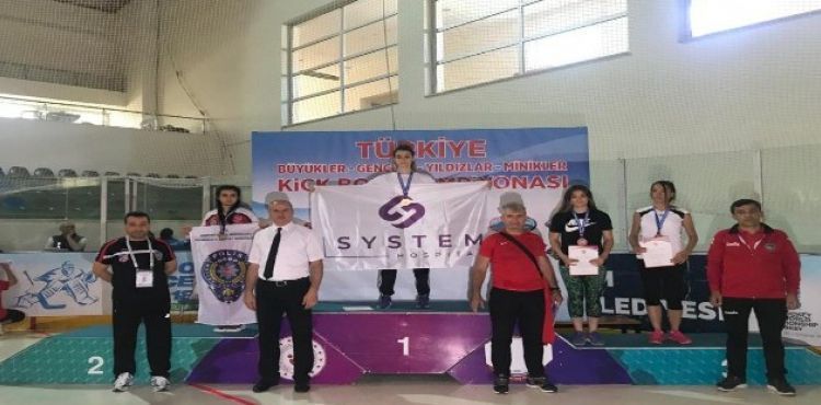 Kayserili Kickboks Sporcular Erzurum'dan 5 şampiyonlukla döndü