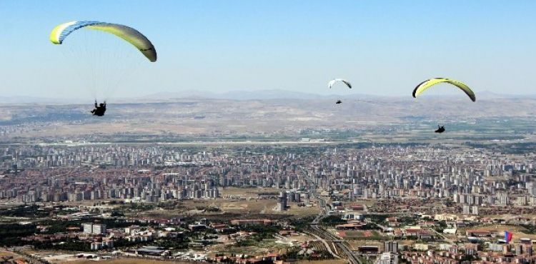 Kayseri'de yamaç paraşütü şöleni