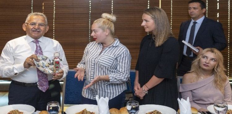 Başkan Büyükkılıç, Ukraynalı turizmcilerle bir araya geldi
