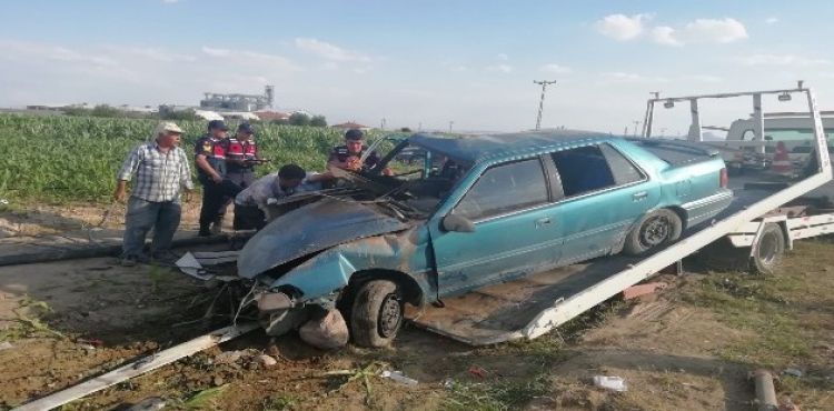 Takla atan otomobil tarlaya uçtu: 6 yaralı