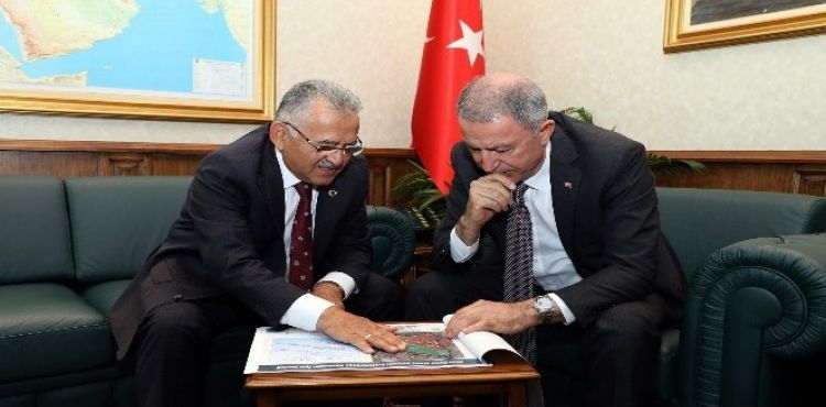 Başkan Büyükkılıç, Ankara'da Milli Savunma Bakanı Akar ve Ulaştırma Alt Yapı Bakanı Turhan ile görüştü