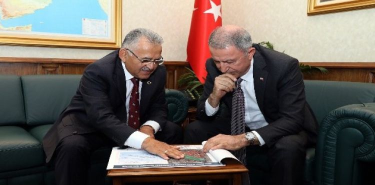 Başkan Büyükkılıç, Ankara'da Milli Savunma Bakanı Akar ve Ulaştırma Alt Yapı Bakanı Turhan ile görüştü