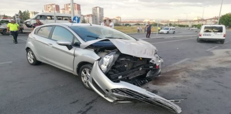 İşçi servisi kaza yaptı: 10 yaralı
