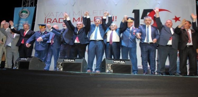 15 Temmuz'un yıldönümünde on binler meydana inerek tek yürek oldu