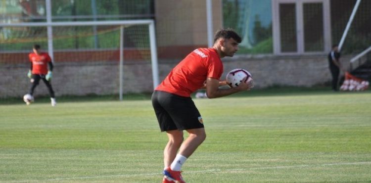 Taraftar Deniz Türüç'ün gitmesini istemiyor