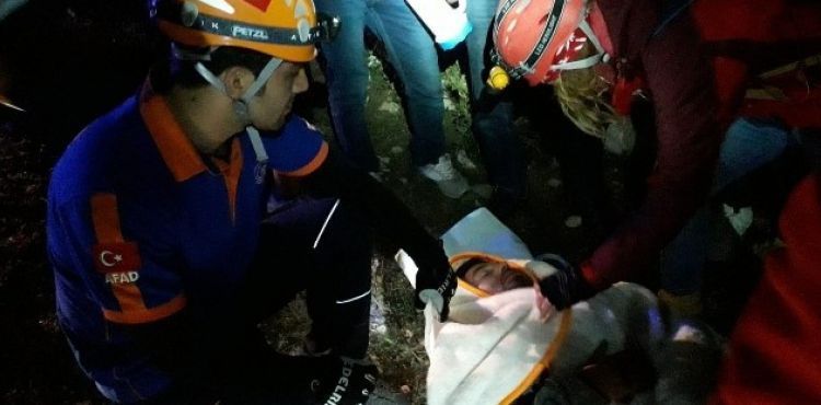 Köpek saldırısı sonucu dağda mahsur kalan vatandaş 5 saat süren operasyonla kurtarıldı