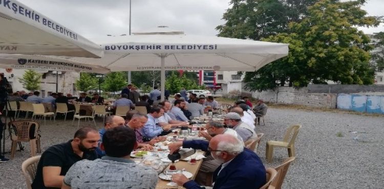 Yaşar Karayel: “Şahsi menfaatleri peşinde olanlar şehirlerine sahip çıkamazlar”