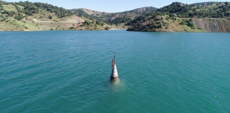 Pusat Barajn doluluk orann minareye bakp reniyorlar