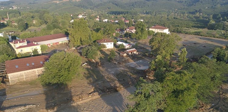 Selin vurduğu köy hayalet kasabayı aratmadı