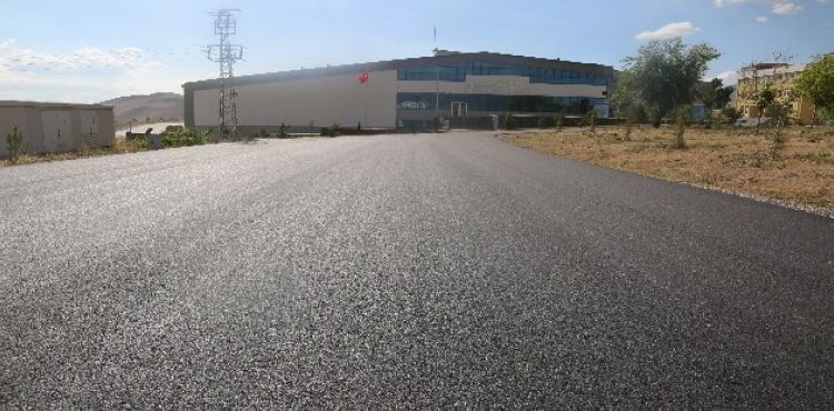Develi Seyrani Kampüsünde Sıcak Asfalt Çalışması Devam Ediyor