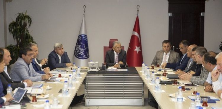 Büyükkılıç, Genel Müdür ve Daire Başkanları ile 4 saati aşan yatırım zirvesi yaptı
