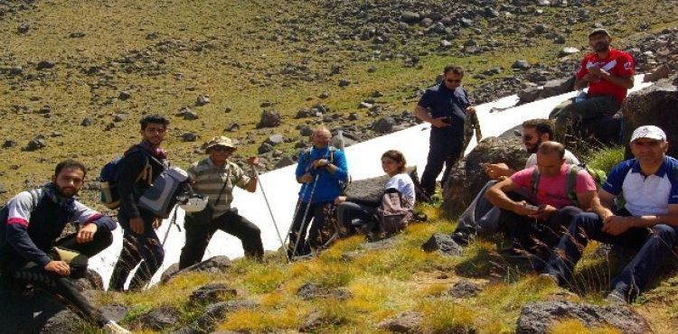 Dağcılar, Türkiye'nin volkanik en yüksek ikinci dağı olan Süphan Dağı'nın zirvesinde buluştu