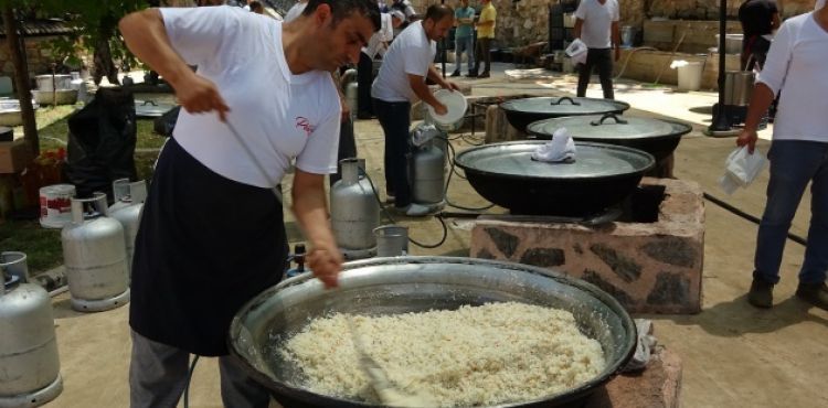 Bu pilavı yemek için 600 yıldır bu köye her yıl 20 bin kişi akın ediyor