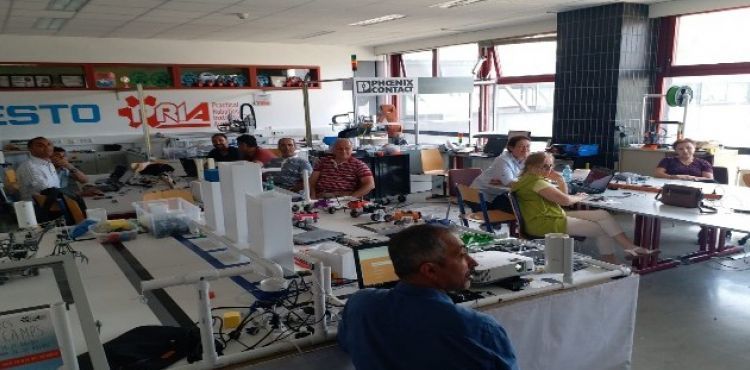 Öğretmenler Avrupa'da Bilişim Teknolojilerini derste Kullanma Yeterliliklerini Arttırdı