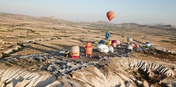 Kapadokya balon festivalini 100 bin turist takip etti