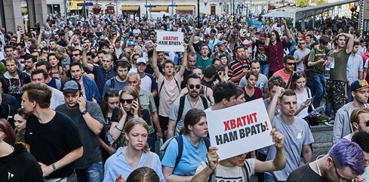 Rusya'daki gösterilerde binden fazla gözaltı