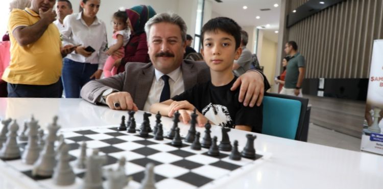 “Satranç aynı zamanda bir strateji oyunudur ve kişisel gelişim için de önemlidir”