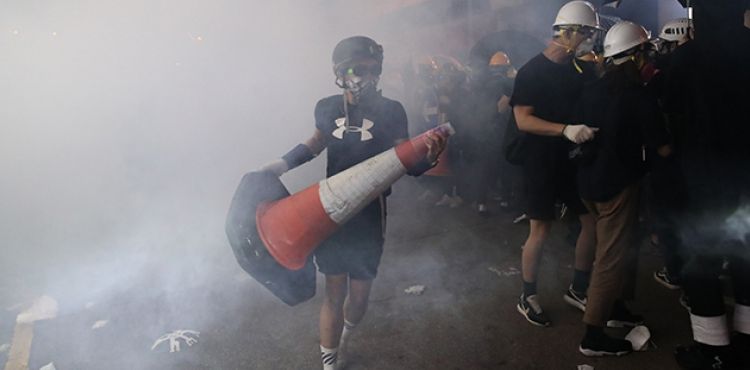 Çin, Hong Kong'daki 'korkunç' protestoları kınadı