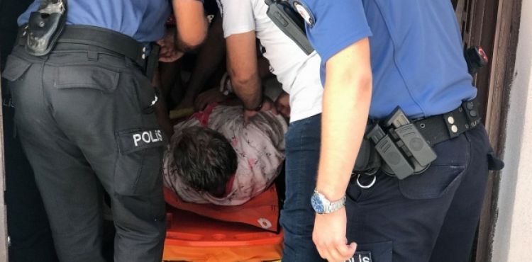 Kağıthane'de şizofreni hastası kadın mahalleyi ayağa kaldırdı