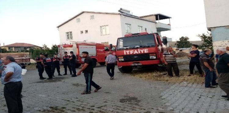 Tomarza'daki balya yangını 8 saat sonra söndürüldü