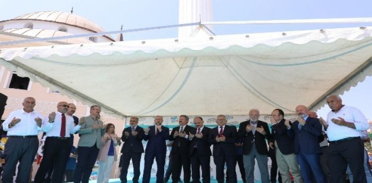 Günaydın Sultan Camisi ibadete açıldı, 87 mülk sahibine anahtarları verildi