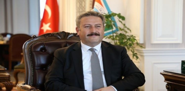 Başkan Palancıoğlu'ndan Bayram öncesi 4 sporcuya 4 altın madalya