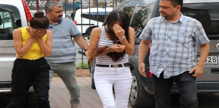 Hırsız kız kardeşler yakalandı