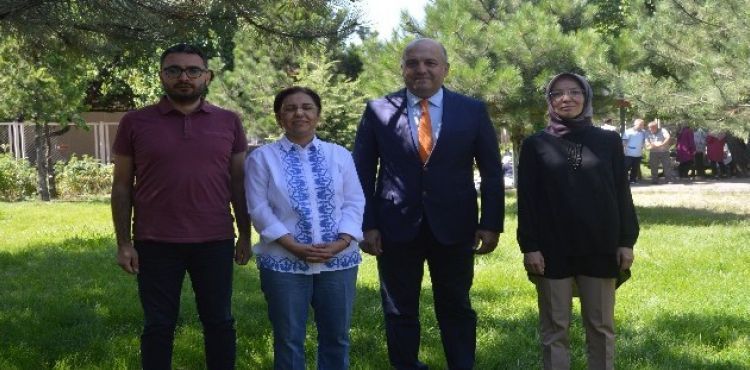 İlaçla değil, sevgi ile tedavi oluyorlar