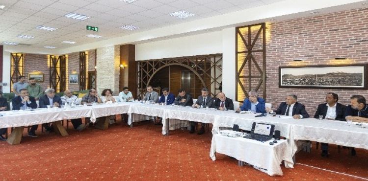Başkan Büyükkılıç, Erciyes'te yatırımcılarla bir araya geldi