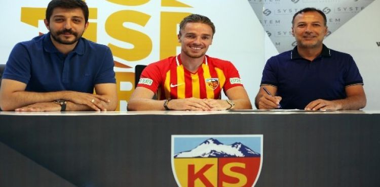 Ben Rienstra imzayı attı
