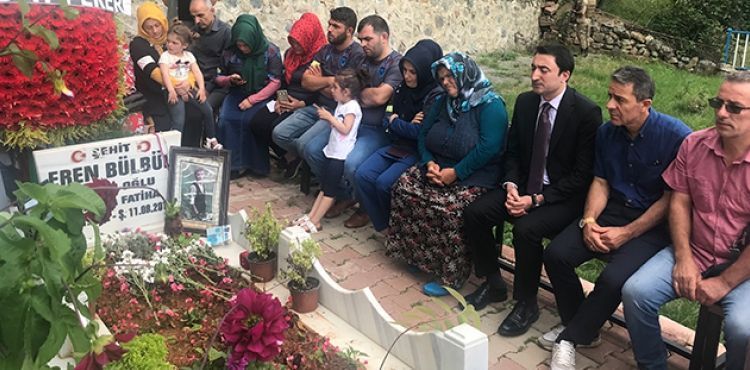 Eren Bülbül ölümünün 2. yıldönümünde mezarı başında dualarla anıldı
