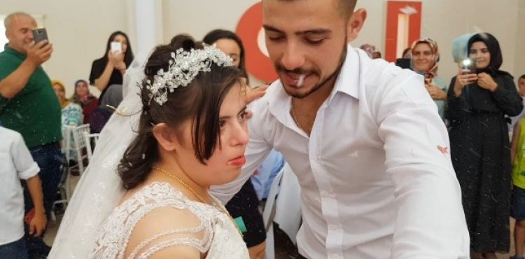 Down sendromlu Rabia'ya damatsız düğün