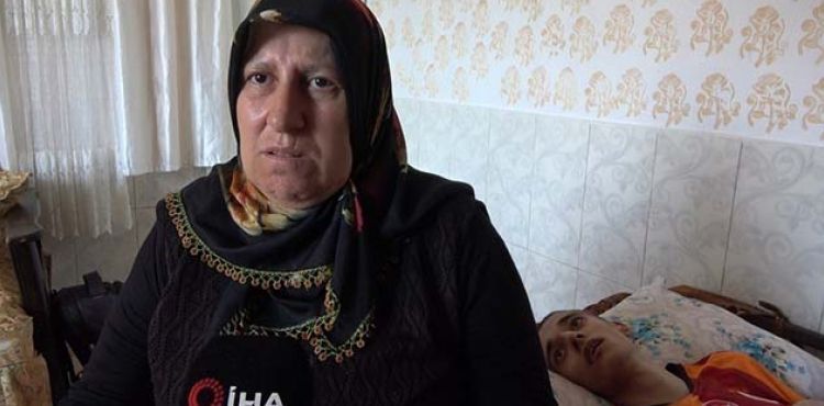 42 yıldır yaşamını 4 engelli çocuğuna adayan anne