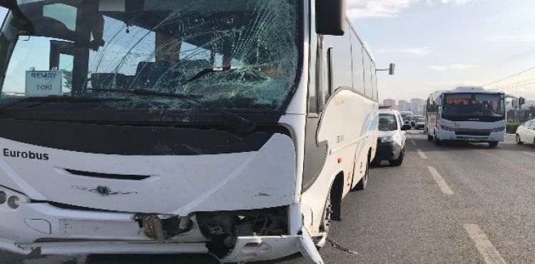 İşçi servisi otomobile çarptı: 6 yaralı
